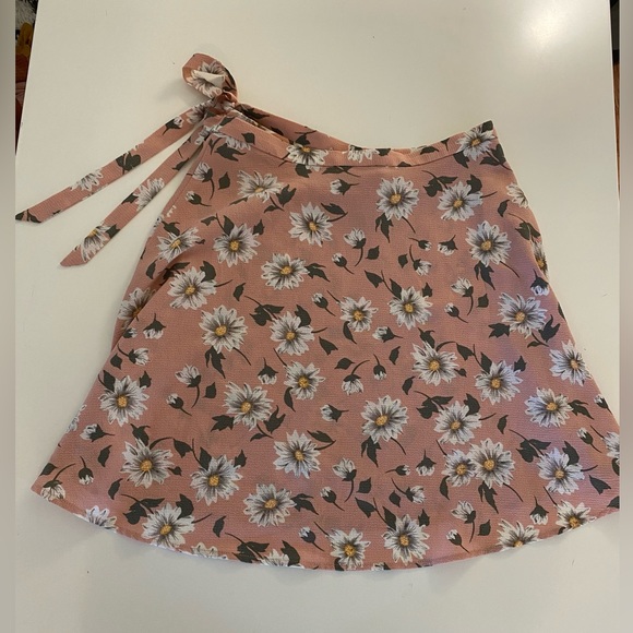 Show Me Your Mumu flowy skirt, tie on side, size s - Picture 5 of 5